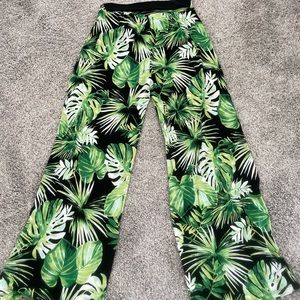 Wide leg pants so comfortable and pretty like new